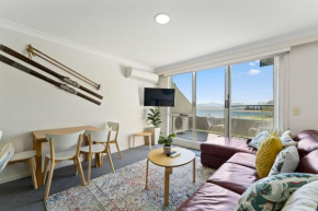 Horizons 216 - Deluxe Lake Front Studio l Pool l Tennis l Air-Con, Jindabyne